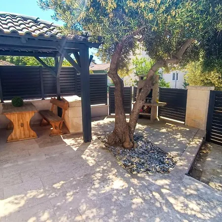 Vila Adria Riva *
