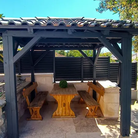 Vila Adria Riva *