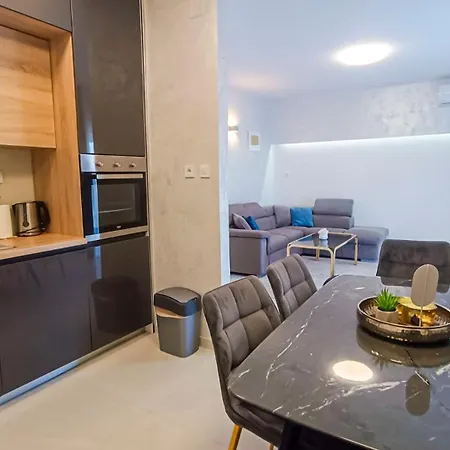 Vila Adria Riva *